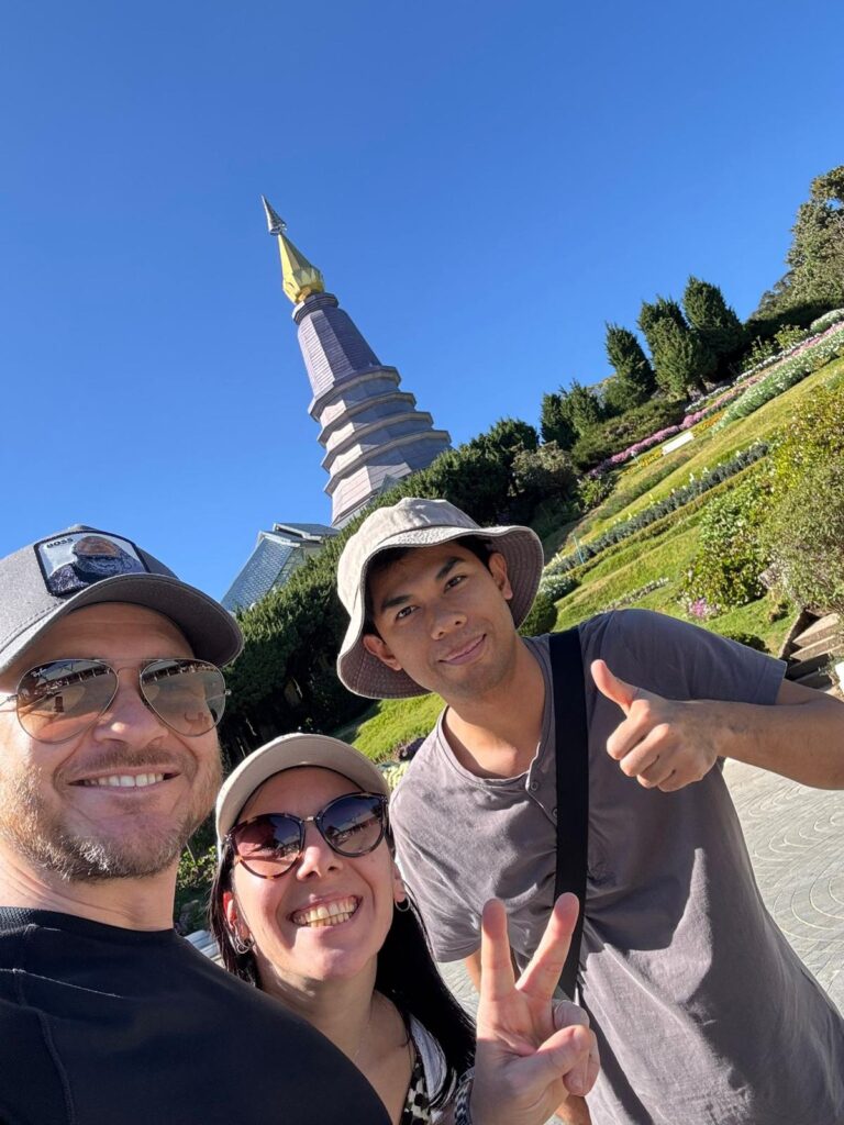 Kitti, guida Thailandream, con viaggiatori italiani a Doi Inthanon, Chiang Mai